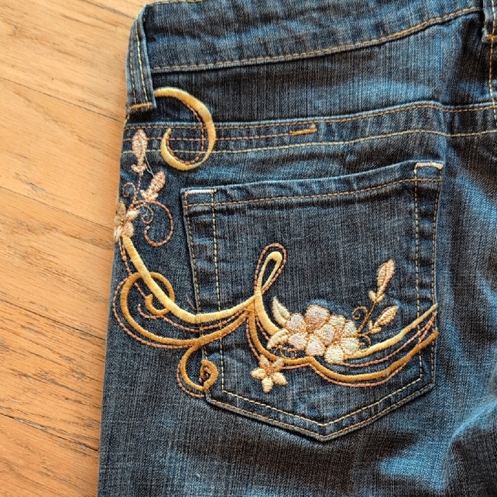 Women's Dark Wash Flare Jeans with Embroidered Back - Dark Blue - Picture 2 of 7